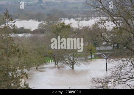 Les champs inondés autour de la rivière Wye à Ross-on-Wye après que la rivière ait éclaté ses rives suite à de fortes précipitations, de nouvelles tempêtes hivernent le changement climatique mondial Banque D'Images