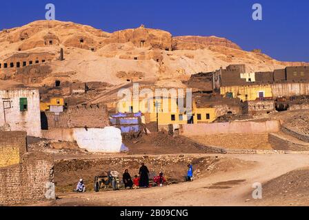 EGYPTE, NIL, PRÈS DE LOUXOR, CISJORDANIE, VILLAGE Banque D'Images