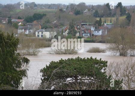 Les champs inondés autour de la rivière Wye à Ross-on-Wye après que la rivière ait éclaté ses rives suite à de fortes précipitations, de nouvelles tempêtes hivernent le changement climatique mondial Banque D'Images