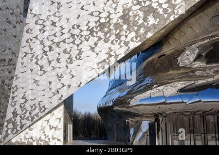 Design architectural de la Philharmonie de Paris, une institution culturelle située dans le Parc de la Villette, 19ème arrondissement, Paris, FRANCE. Banque D'Images