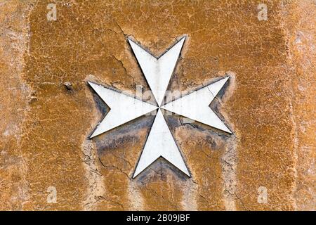 Rome, Italie - Oct 03, 2018: Croix maltaise sur le mur à Rome Banque D'Images