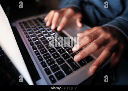 vue de dessus des données d'étanchéité des pirates à capuchon de l'ordinateur portable Banque D'Images