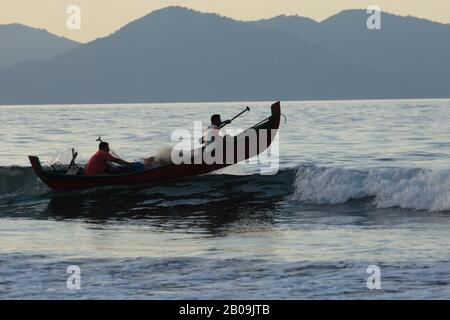 Les pêcheurs de Krueng Raya. Aceh Besar, l'Indonésie. 08 septembre, 2007. Banque D'Images