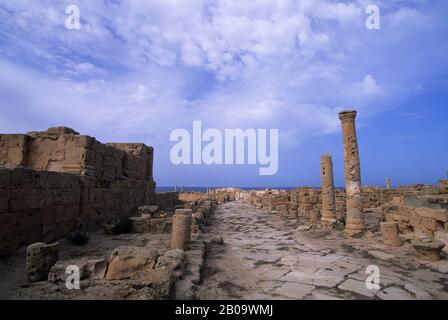 LIBYE, PRÈS DE TRIPOLI, SABRATHA, RUE ROMAINE Banque D'Images