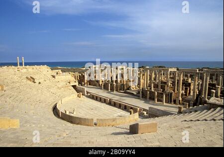 LIBYE, PRÈS DE TRIPOLI, LEPTIS MAGNA, THÉÂTRE Banque D'Images