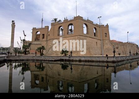 LIBYE, TRIPOLI, CHÂTEAU ROUGE ET MUSÉE NATIONAL Banque D'Images