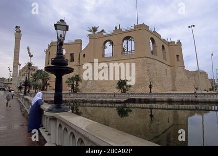 LIBYE, TRIPOLI, CHÂTEAU ROUGE ET MUSÉE NATIONAL Banque D'Images