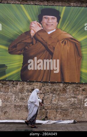 LIBYE, TRIPOLI, CENTRE-VILLE, PANNEAU D'AFFICHAGE KADHAFI Banque D'Images