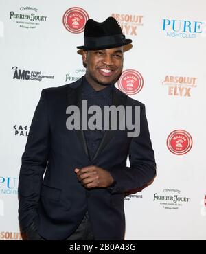 Las VEGAS, NV - 31 décembre : Ne-Yo arrive AU PUR Nightclub du Caesars Palace Las Vegas le 31 décembre 2013 à Las Vegas, NV. RTNKabik / MediaPunch Inc Banque D'Images