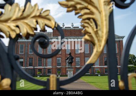 Vue extérieure de l'entrée du palais de Kensington à Londres, Royaume-Uni Banque D'Images