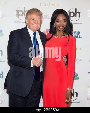 Las VEGAS, NV - 16 juin : Donald Trumo et Miss USA 2012 Nana Meriwether arrivant à Miss USA 2013 au Planet Hollywood Resort le 16 juin 2013 à Las Vegas, NV. © Kabik/Starlitepics/Mediapunch Inc Banque D'Images