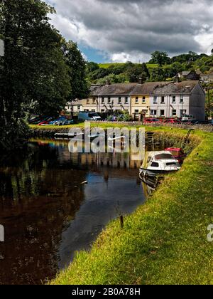 Lostwithiel (Cornouailles, Royaume-Uni) s'appelle Lostwydhyel à Cornish, « queue d'une zone boisée », à la tête de l'estuaire de la rivière Fowey. Banque D'Images