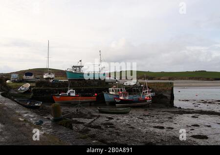 Bateaux de pêche en hiver à Ring près de Clonakilty en Irlande du Sud Banque D'Images