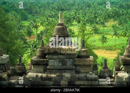 INDONÉSIE, JAVA, MAGELANG, JAVA CENTRAL, TEMPLE BOUDDHISTE BOROBUDUR, TERRASSE SUPÉRIEURE Banque D'Images