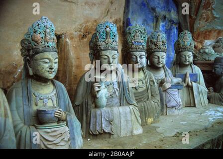 CHINE, PROVINCE DU SICHUAN, DAZU, VALLÉE DES BOUDDHAS, STATUES ANCIENNES Banque D'Images