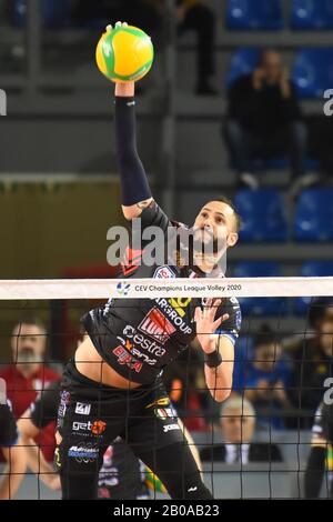 Juantorena osmany (cucine lube civitanova) pendant Cucine Lube Civitanova vs Fenerbahce HDI Sigorta Istanbul, Civitanova, Italie, 19 février 2020, Volleybal Banque D'Images