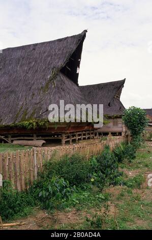 ASIE, INDONÉSIE, SUMATRA, LINGGA, KARO BATAK VILLAGE, MAISONS TRADITIONNELLES Banque D'Images