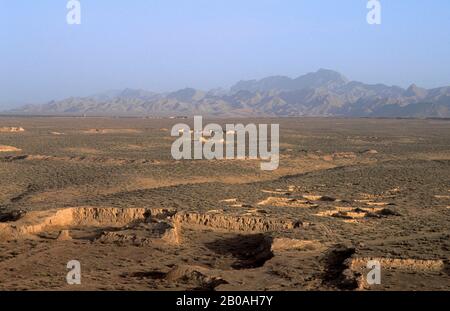 CHINE, PROVINCE DE GANSU, PRÈS DE SHANDAN, VUE SUR QILIAN MTS. Banque D'Images