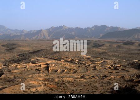 CHINE, PROVINCE DE GANSU, PRÈS DE SHANDAN, VUE SUR QILIAN MTS. Banque D'Images