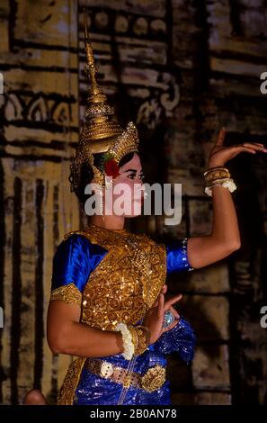CAMBODGE, DANSES CAMBODGIENNES CLASSIQUES Banque D'Images