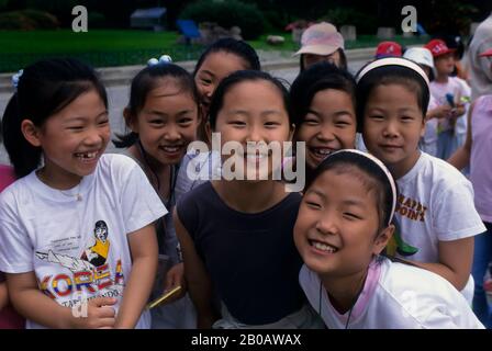 CORÉE DU SUD, PRÈS DE PUSAN, KYONGJU, ENFANTS DE L'ÉCOLE PRIMAIRE Banque D'Images