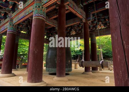 CORÉE DU SUD, PRÈS DE PUSAN, KYONGJU, TEMPLE PULGUKASA (BOUDDHISTE) DU 6ÈME SIÈCLE, CLOCHE GÉANTE (BRONZE) Banque D'Images