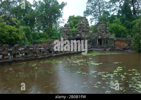 CAMBODGE, SIEM REAP, RÉGION D'ANGKOR, TEMPLE DE PREAH KAHN, MOAT Banque D'Images