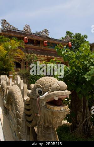 VIETNAM, NHA TRANG, PAGODE DE FILS LONGS, DRAGON Banque D'Images