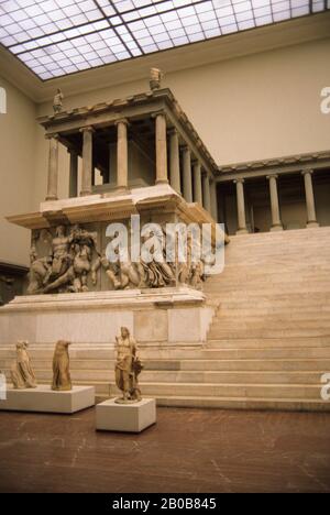 ALLEMAGNE, BERLIN-EST, MUSÉE PERGAMON, AUTEL DE PERGAMON Banque D'Images