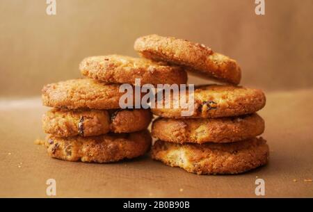 Biscuits fraîchement cuits avec raisins secs et noix de cajou Banque D'Images