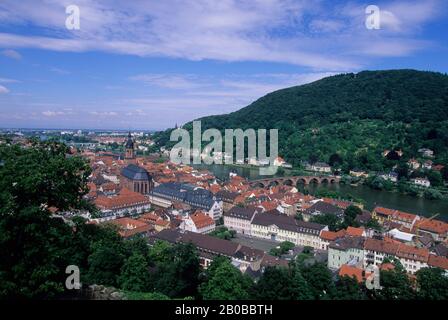ALLEMAGNE, HEIDELBERG, VUE DEPUIS LE CHÂTEAU DE LA VILLE ET LA RIVIÈRE NECKAR Banque D'Images