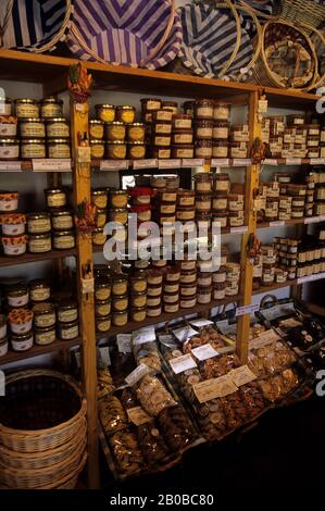 FRANCE, RÉGION DE LA LOIRE, VILLAGE DE CHENONCEAUX, MAGASIN AVEC DES SPÉCIALITÉS LOCALES Banque D'Images