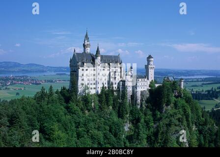 ALLEMAGNE, BAVIÈRE, PRÈS DE FUSSEN, CHÂTEAU DE NEUSCHWANSTEIN, VUE DEPUIS LE PONT Banque D'Images