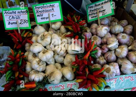 L'ALLEMAGNE, LA BAVIÈRE, MUNICH, VIKTUALIENMARKT, MARCHÉ QUOTIDIEN, PRODUISENT DES PIMENTS Banque D'Images