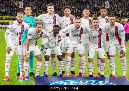 De gauche à droite Kylian MBAPPE (PSG) goalwart Keylor NAVAS (PSG), Thomas MEUNIER (PSG), MARQUINHOS (PSG), Thiago SILVA (PSG), Presnel KIMPEMBE (PSG), à droite Angel DI MARIA (PSG), GUISSA EYE (PSWGKAVI), photo de l'équipe PAVG, équipe PAVM (PSWGPA) Format paysage, Football Champions League, ronde de 16, Borussia Dortmund (DO) - Paris St Germain (PSG) 2: 1, le 18 février 2020 à Dortmund/Allemagne. Â | utilisation dans le monde entier Banque D'Images