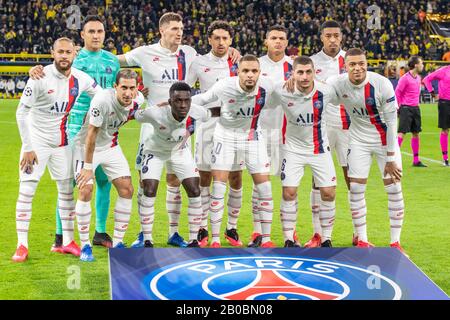 De gauche à droite Kylian MBAPPE (PSG) goalwart Keylor NAVAS (PSG), Thomas MEUNIER (PSG), MARQUINHOS (PSG), Thiago SILVA (PSG), Presnel KIMPEMBE (PSG), à droite Angel DI MARIA (PSG), GUISSA EYE (PSWGKAVI), photo de l'équipe PAVG, équipe PAVM (PSWGPA) Format paysage, Football Champions League, ronde de 16, Borussia Dortmund (DO) - Paris St Germain (PSG) 2: 1, le 18 février 2020 à Dortmund/Allemagne. Â | utilisation dans le monde entier Banque D'Images