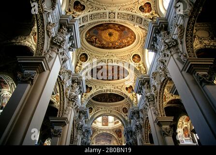 ALLEMAGNE, PASSAU, CATHÉDRALE DE ST. STEPHEN, INTÉRIEUR Banque D'Images