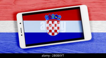 Drapeau de Croatie composé en plaçant un smartphone affichant son symbole sur un fond en bois coloré Banque D'Images