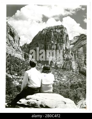 Inconnu Artist, M. et Mme George Rink, Zion National Park, Utah, 9/16/1945, imprimé argent gélatine Banque D'Images