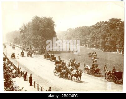 Inconnu Artist, Rotten Row, Hyde Park, Londres, Juin 1919, Imprimé Albumen Banque D'Images