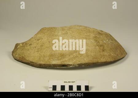 Un mur d'une amphore de faïence rouge. Plâtre à l'intérieur., Amphora, fragment, faïence, 15,8 x 36,7 x 10 cm, romain, néerlandais, inconnu, inconnu, inconnu Banque D'Images