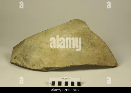 Un mur d'une amphore de faïence grise. Avec graffitis à l'intérieur (?). Restes de vieux collage, amphora, fragment, faïence, 21 x 39,5 x 9,5 cm, romain, Pays-Bas, inconnu, inconnu, inconnu Banque D'Images