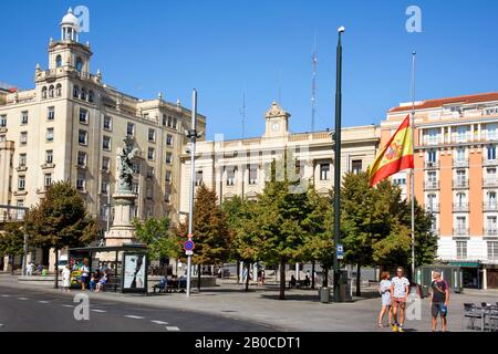 Zaragoza, ESPAGNE - 19 AOÛT 2017 : vue sur la place Plaza de Espana à Zaragoza, Espagne, avec le siège de la Diputacion provincial de Zaragoza, TH Banque D'Images