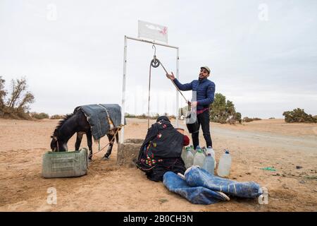 Maroc, Taouz, puits d'eau Banque D'Images