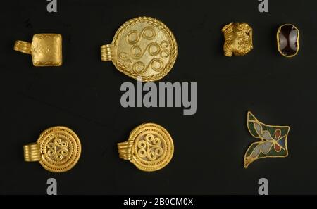 Pays-Bas Moyen âge, fragment cloisonné, métal, or, 0,8 x 0,7 cm, poids, 0,65 grammes, vmeb 750-850, Pays-Bas, Utrecht, Wijk bij Duurstede, Wijk bij Duurstede Banque D'Images