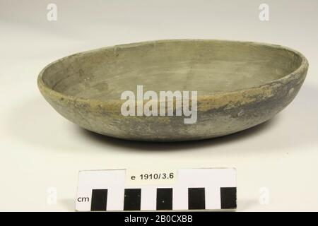 Plat en faïence. Ancienne colle instable, soucoupe, poterie, h: 5,2 cm, diam: 23,9 cm, roman, Pays-Bas, Gueldre, Nimègue, Nimègue, Nimègue, Hees Banque D'Images