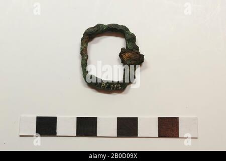 Fermoir, métal, bronze, 3,2 x 2,9 x 0,5 cm, médiéval, Allemagne, inconnu, inconnu, Andernach Banque D'Images