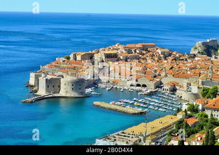 Vue panoramique sur la vieille ville fortifiée, Dubrovnik Croatie Banque D'Images