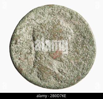 Obverse : Severus Alexander, À Droite. Très usé, reste d'inscription. Arrière : Assis Tyche, Gauche. Reste d'inscription., pièce, de Severus Alexander, métal, bronze, diam.: 3,3 cm, poids. 17,06 grammes, 222-233 AD, inconnu Banque D'Images