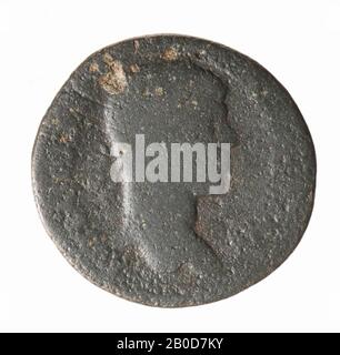 Obverse : Severus Alexander, À Droite. Porté, reste de l'inscription grecque. Inverse : Tyche, gauche, habillée, couronnée, Orontes aux pieds. Porté, reste de l'inscription grecque., pièce, de Severus Alexander, métal, bronze, diam.: 3.1 cm, wt. 14,57 grammes, 222-235 AD, inconnu Banque D'Images